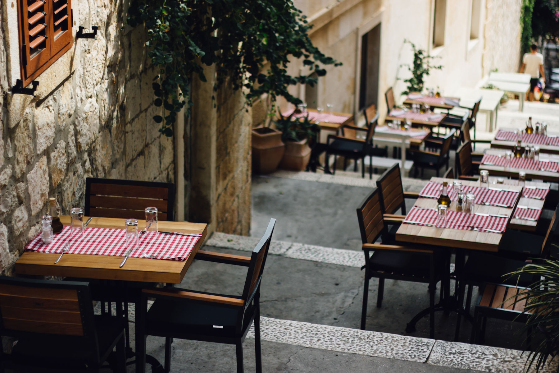 Pros And Cons Of Al Fresco Dining